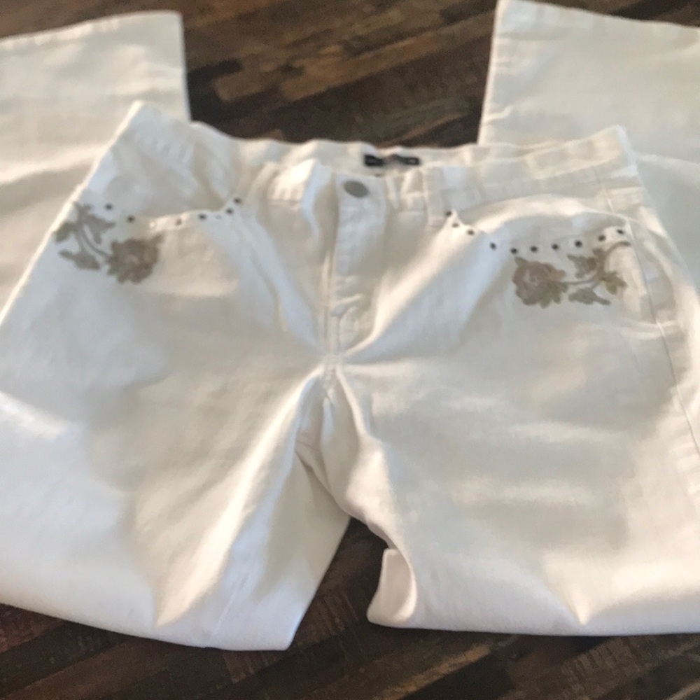 New York & Company white embroidered jeans